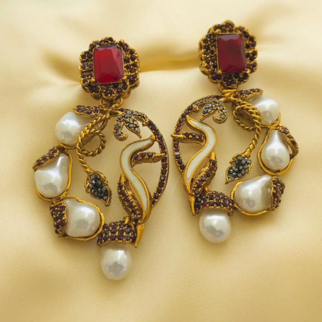 Antique Pearl Dnagle (Mahroon)